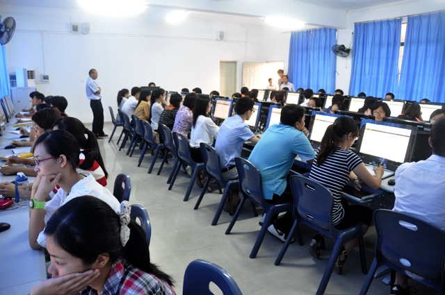 College held computer office skills training for administrative staff members